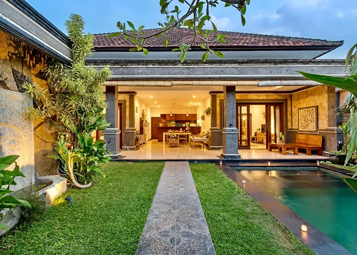 Bens Tunjung Two-bedroom With Private Pool Kuta Villa *