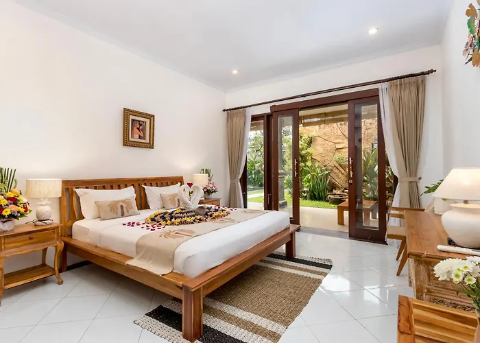 Bens Tunjung Two-bedroom With Private Pool Kuta Villa *
