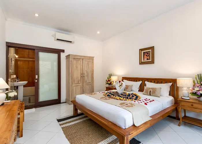 Bens Tunjung Two-bedroom With Private Pool Kuta Villa